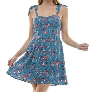 Juniors' Lily Rose Squareneck Sleeveless Floral
Mini Dress